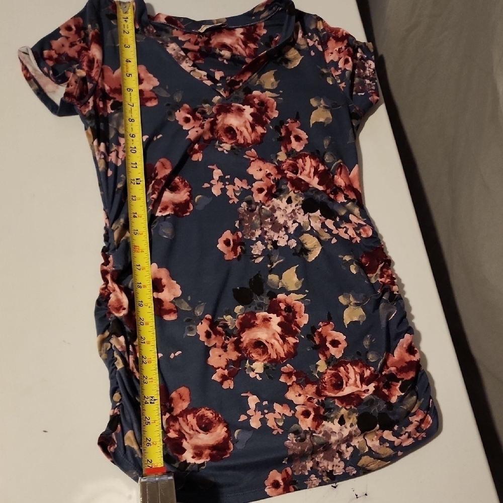 Floral V-Neck Women's Top - Picture 3 of 4